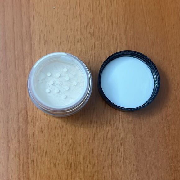 Kat Von D KVD Lock-It Setting Powder Translucent travelsize & Creme Lipstick - Picture 5 of 5
